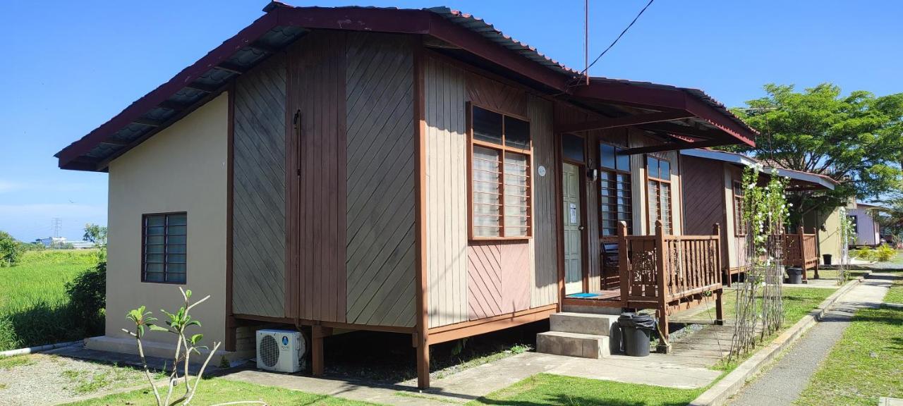 Tamteh Homestay Ayer Hitam المظهر الخارجي الصورة